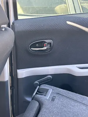Foto de MANETA INTERIOR TRASERA DERECHA TOYOTA YARIS (KSP9/SCP9/NLP9) 1.3 16V CAT (101 CV / 74 KW)
