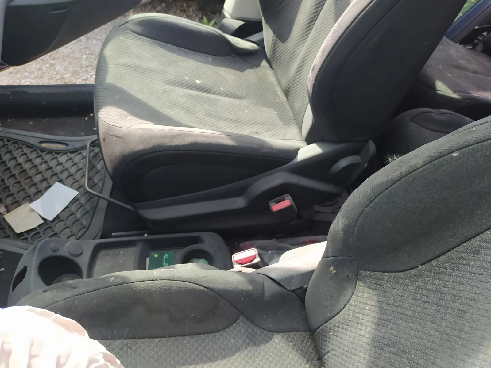 Foto de ENGANCHE CINTURON DELANTERO DERECHO CITROEN C4 PICASSO 2.0 HDi FAP (150 CV / 110 KW)
