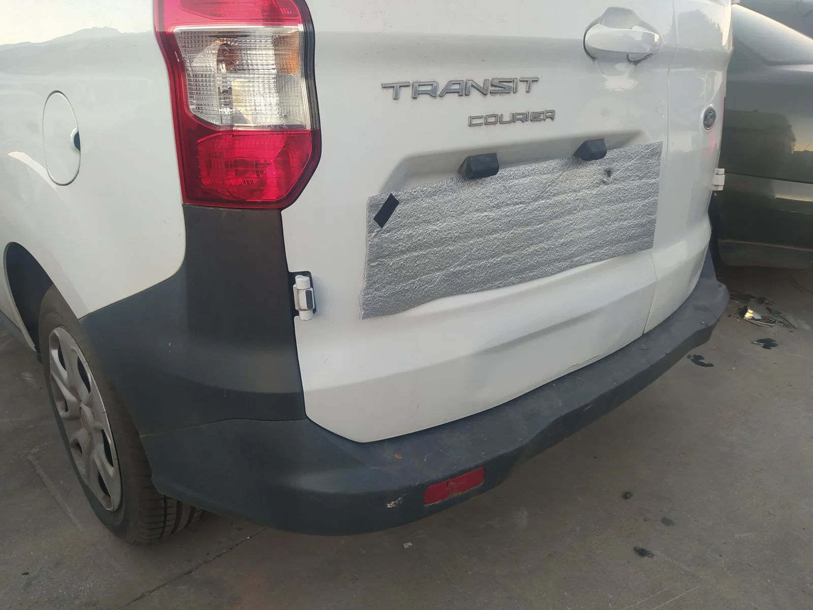 Foto de REFUERZO PARAGOLPES TRASERO FORD TRANSIT COURIER (C4A) 1.5 TDCi CAT (95 CV / 70 KW) referencia 2465725