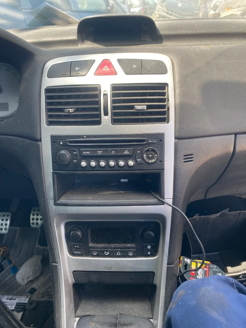 Foto de CONSOLA CENTRAL PEUGEOT 307 CC CABRIO-COUPÉ (S2) 2.0 16V HDi FAP CAT (RHR / DW10BTED4) (136 CV / 100 KW)