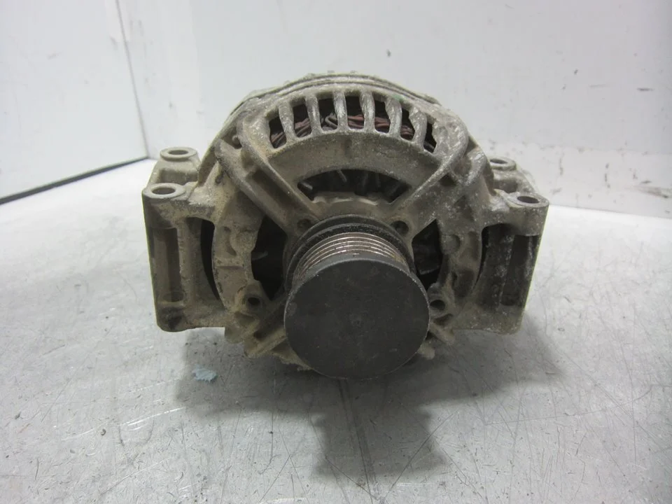 Foto de ALTERNADOR JEEP GRAND CHEROKEE (WJ/WG) 2.7 CRD CAT (163 CV / 120 KW) referencia 0124515084