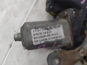 Foto de ELEVALUNAS TRASERO DERECHO TOYOTA COROLLA VERSO (R1) 2.2 Turbodiesel CAT (136 CV / 100 KW) referencia 997250104 foto 3