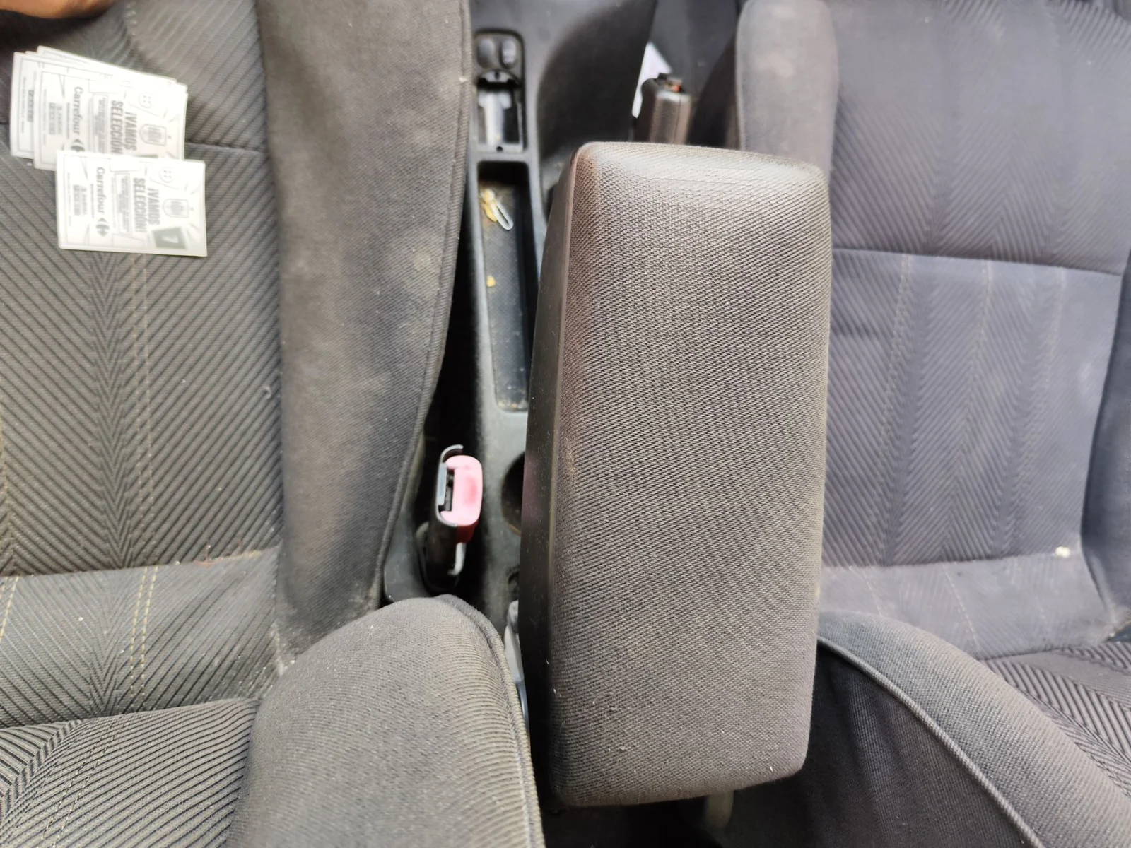 Foto de APOYABRAZOS CENTRAL ALFA ROMEO 147 (190) 1.9 JTD CAT (110 CV / 81 KW)