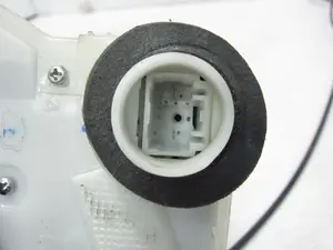 Foto de CERRADURA PUERTA DELANTERA IZQUIERDA TOYOTA YARIS (P13) 1.5 16V CAT (Híbrido) (75 CV / 55 KW) referencia POMGL2 foto 6