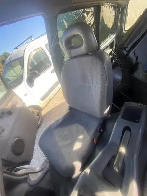 Foto de ASIENTO DELANTERO DERECHO NISSAN SERENA (C23M) 2.3 Diesel (75 CV / 55 KW)