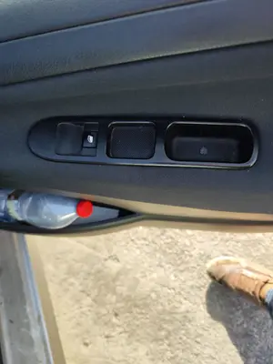 Foto de MANDO ELEVALUNAS DELANTERO DERECHO PEUGEOT 207 1.4 HDi (68 CV / 50 KW)