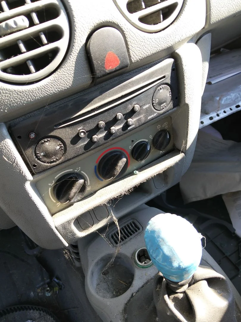 Foto de SISTEMA AUDIO / RADIO CD RENAULT KANGOO I (F/KC0) 1.5 dCi Diesel (82 CV / 60 KW)