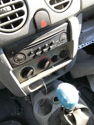 Foto de SISTEMA AUDIO / RADIO CD RENAULT KANGOO I (F/KC0) 1.5 dCi Diesel (82 CV / 60 KW)