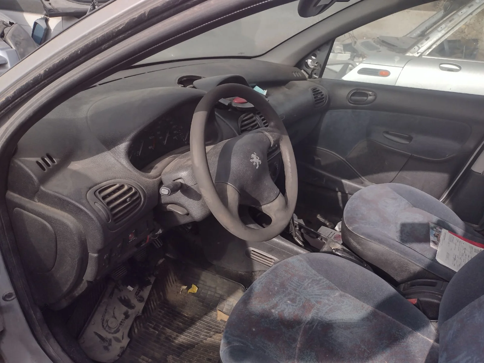 Foto de SALPICADERO PEUGEOT 206 1.9 Diesel (69 CV / 51 KW) referencia 8203RY