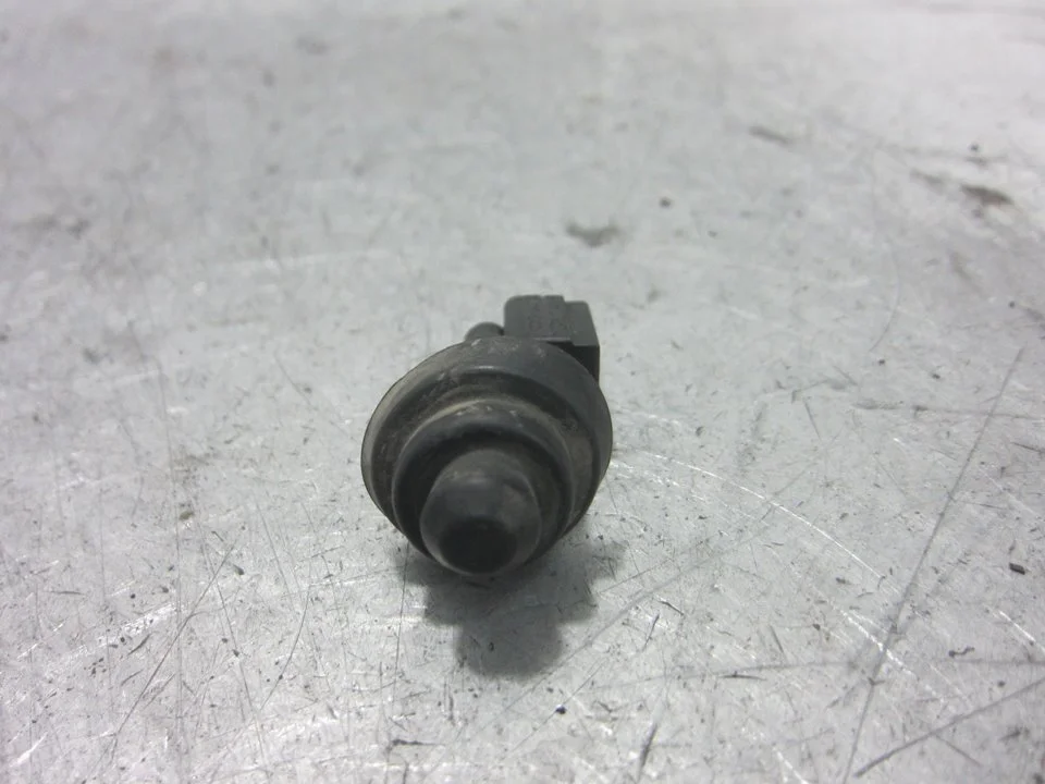 Foto de INTERRUPTOR RENAULT CLIO II FASE II (B/CB0) 1.5 dCi Diesel (82 CV / 60 KW) referencia 7700427640