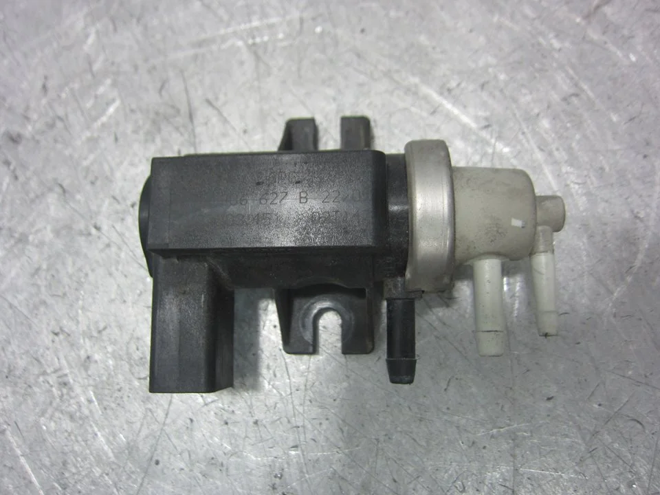Foto de VALVULA AIRE ADICIONAL BMW SERIE 3 BERLINA (E46) 3.0 24V Turbodiesel CAT (184 CV / 135 KW) referencia 1J0906627B