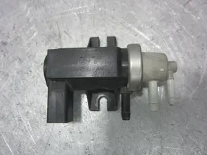 Foto de VALVULA AIRE ADICIONAL BMW SERIE 3 BERLINA (E46) 3.0 24V Turbodiesel CAT (184 CV / 135 KW) referencia 1J0906627B foto 1