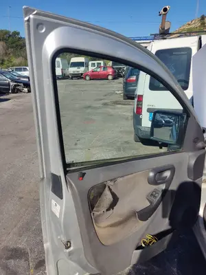 Foto de LUNA DELANTERA IZQUIERDA OPEL COMBO (CORSA C) 1.7 16V DI CAT (Y 17 DTL / LK8) (65 CV / 48 KW)