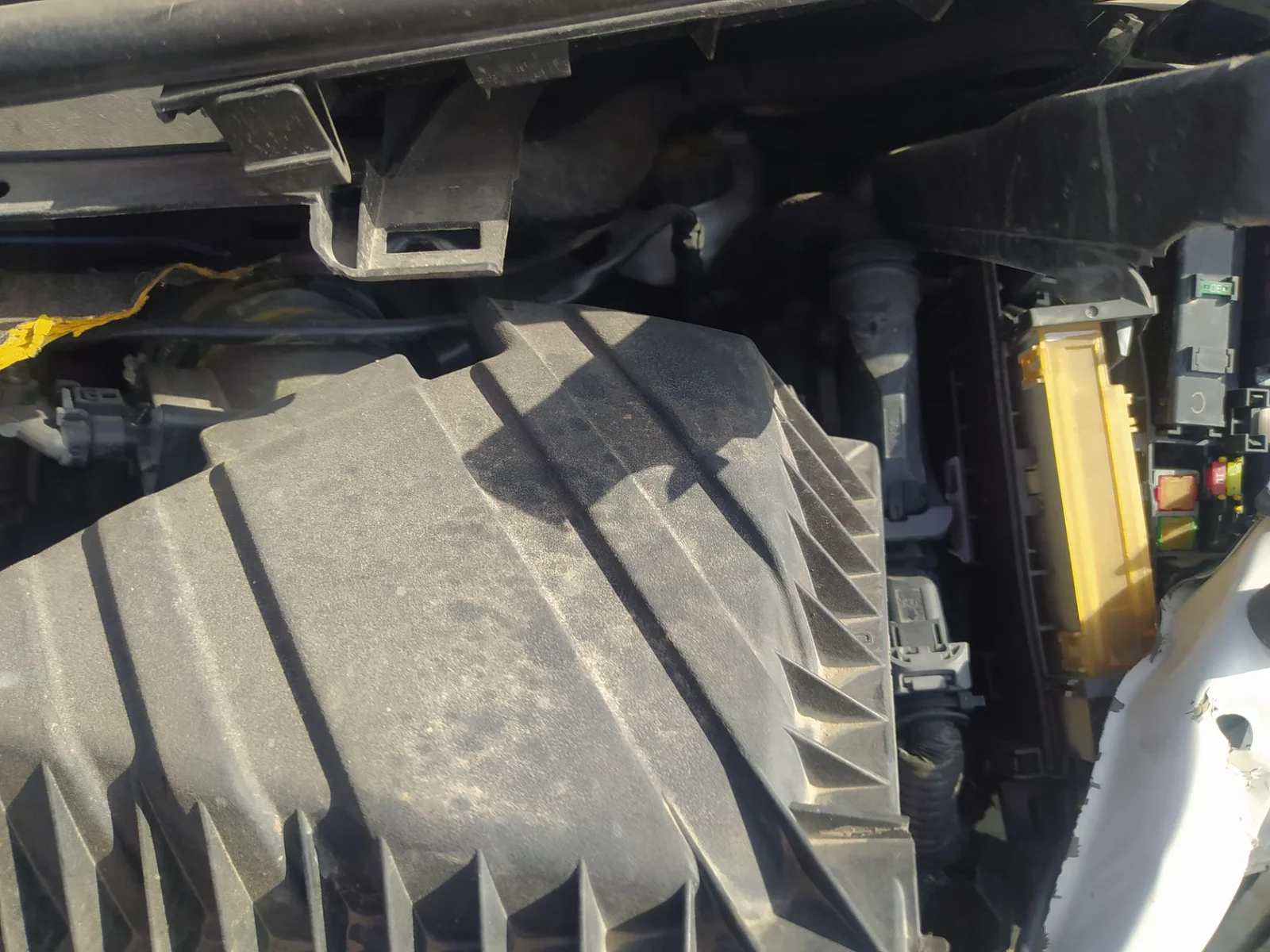 Foto de CAJA FILTRO AIRE TOYOTA VERSO (AUR2/ZGR2) 1.6 D-4D CAT (112 CV / 82 KW) referencia 17700YV020