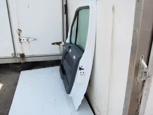 Foto de PUERTA DELANTERA DERECHA FORD TOURNEO CONNECT (TC7) 1.8 TDCi CAT (75 CV / 55 KW) foto 5