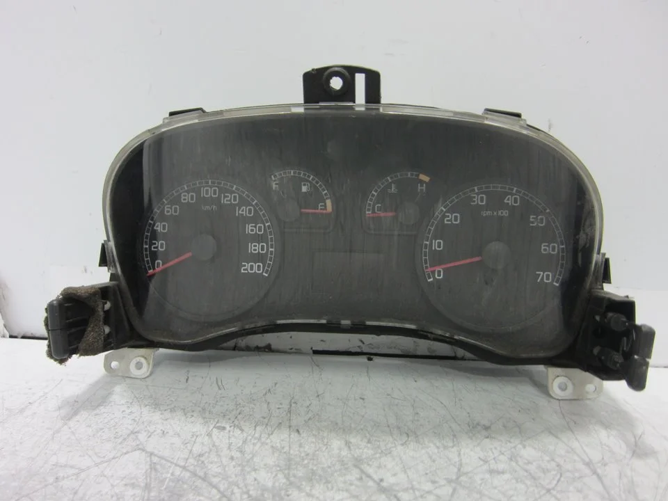Foto de CUADRO INSTRUMENTOS FIAT II PUNTO (188) BERLINA 1.4 (95 CV / 70 KW) referencia 51703280