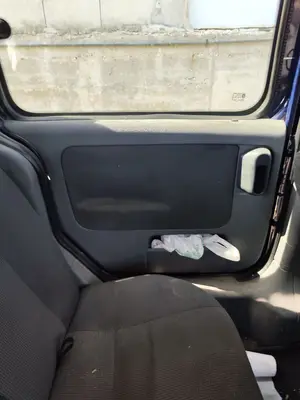 Foto de GUARNECIDO PUERTA TRASERA IZQUIERDA OPEL COMBO (CORSA C) 1.3 16V CDTI CAT (Z 13 DT / LN9) (69 CV / 51 KW) referencia 13222749