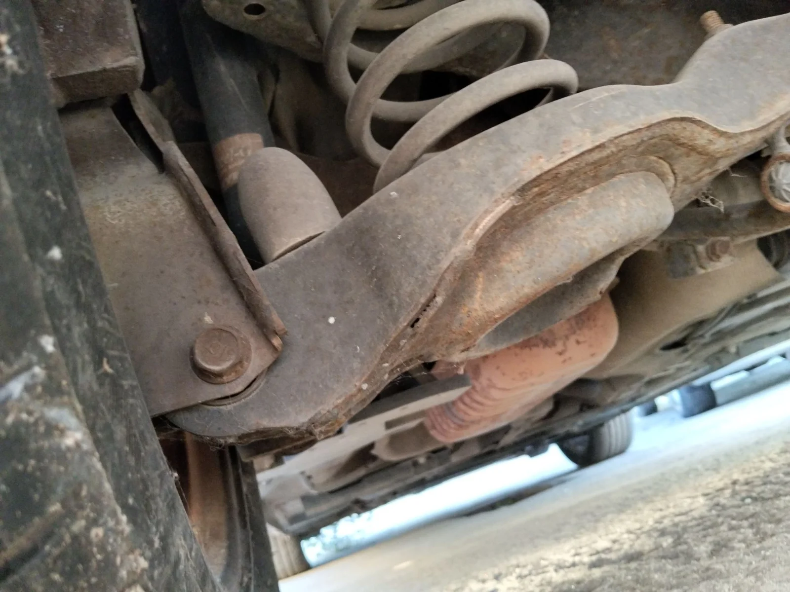 Foto de BRAZO SUSPENSION TRASERO IZQUIERDO MAZDA 3 BERLINA (BK) 1.6 16V CAT (105 CV / 77 KW) referencia BBP3-28-300C