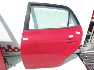 Foto de PUERTA TRASERA IZQUIERDA TOYOTA AURIS (E15) 1.4 Turbodiesel CAT (90 CV / 66 KW) foto 4