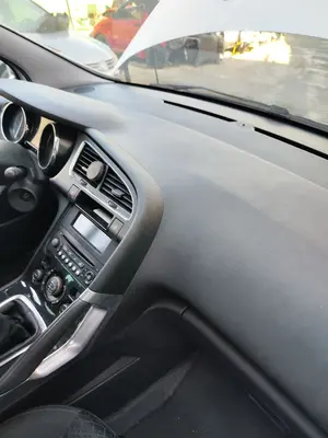 Foto de SALPICADERO PEUGEOT 3008 1.6 Blue-HDI FAP (120 CV / 88 KW) foto 3