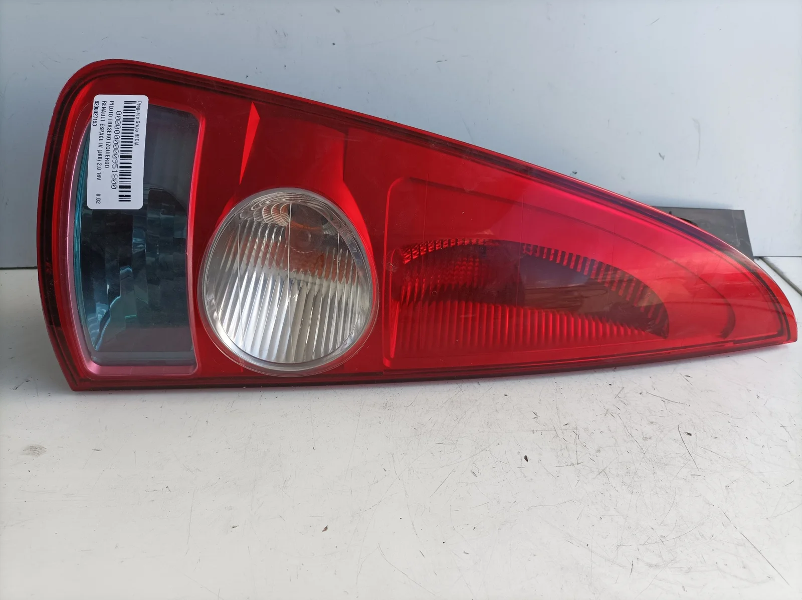 Foto de PILOTO TRASERO IZQUIERDO RENAULT ESPACE IV (JK0) referencia 8200027153