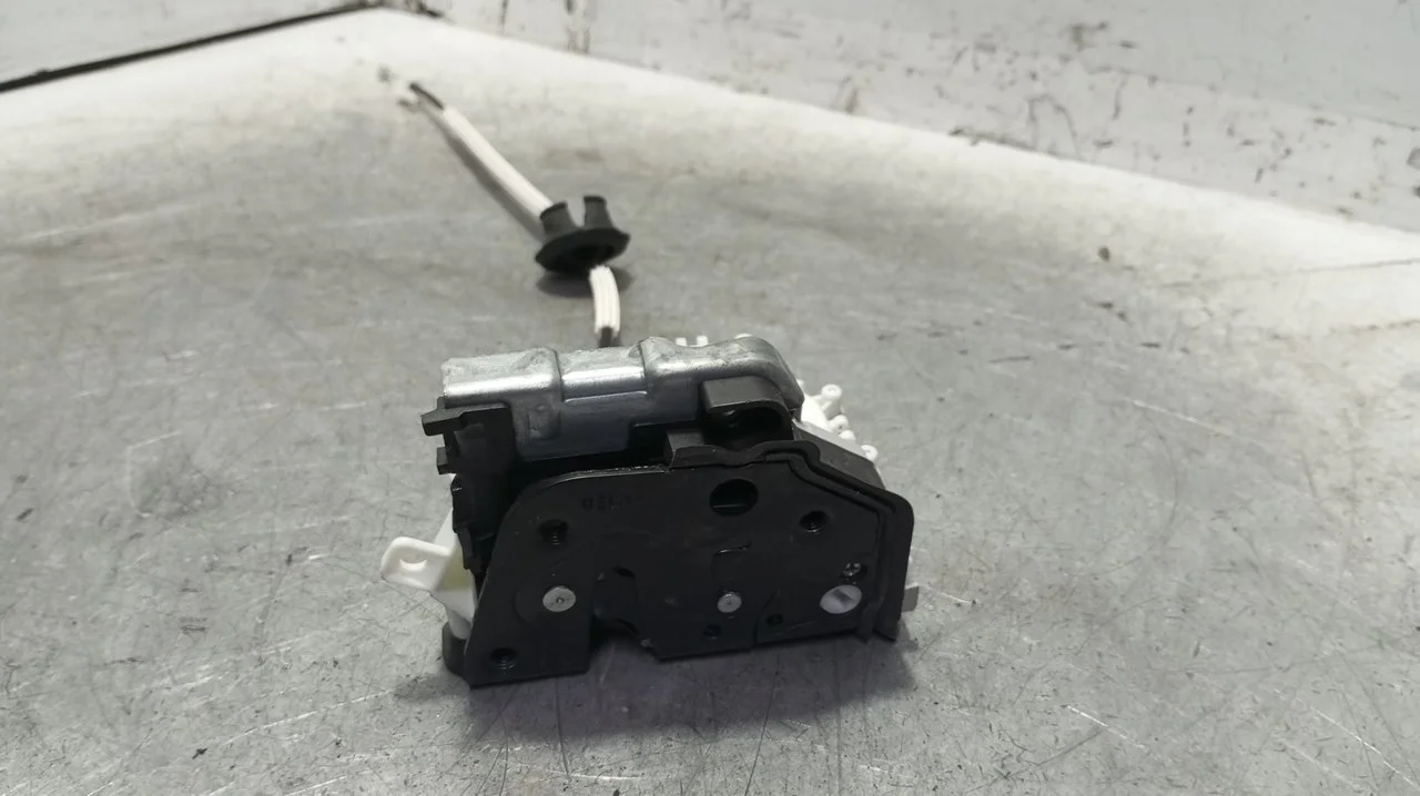 Foto de CERRADURA PUERTA TRASERA IZQUIERDA PORSCHE MACAN (95BA) referencia 8K0839015F