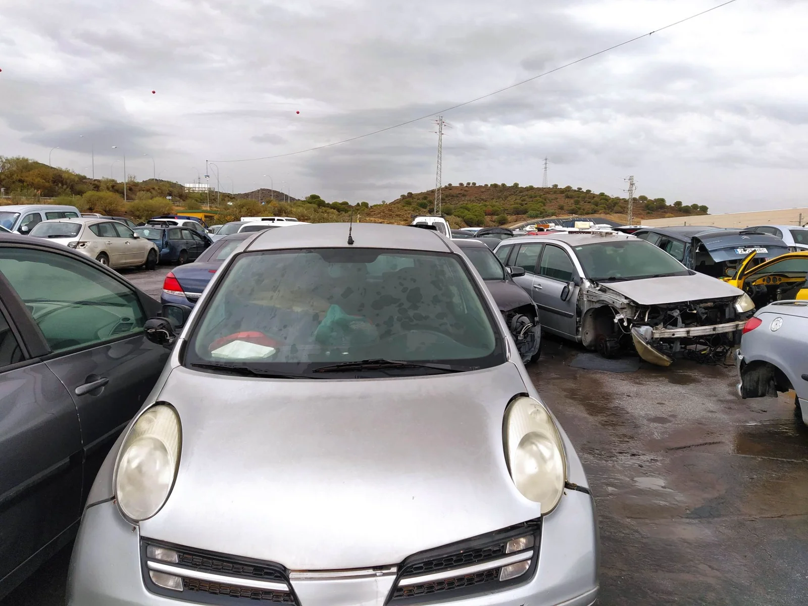 Foto de REJILLA DELANTERA NISSAN MICRA (K12E) 1.2 CAT (65 CV / 48 KW)