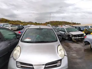 Foto de REJILLA DELANTERA NISSAN MICRA (K12E) 1.2 CAT (65 CV / 48 KW)