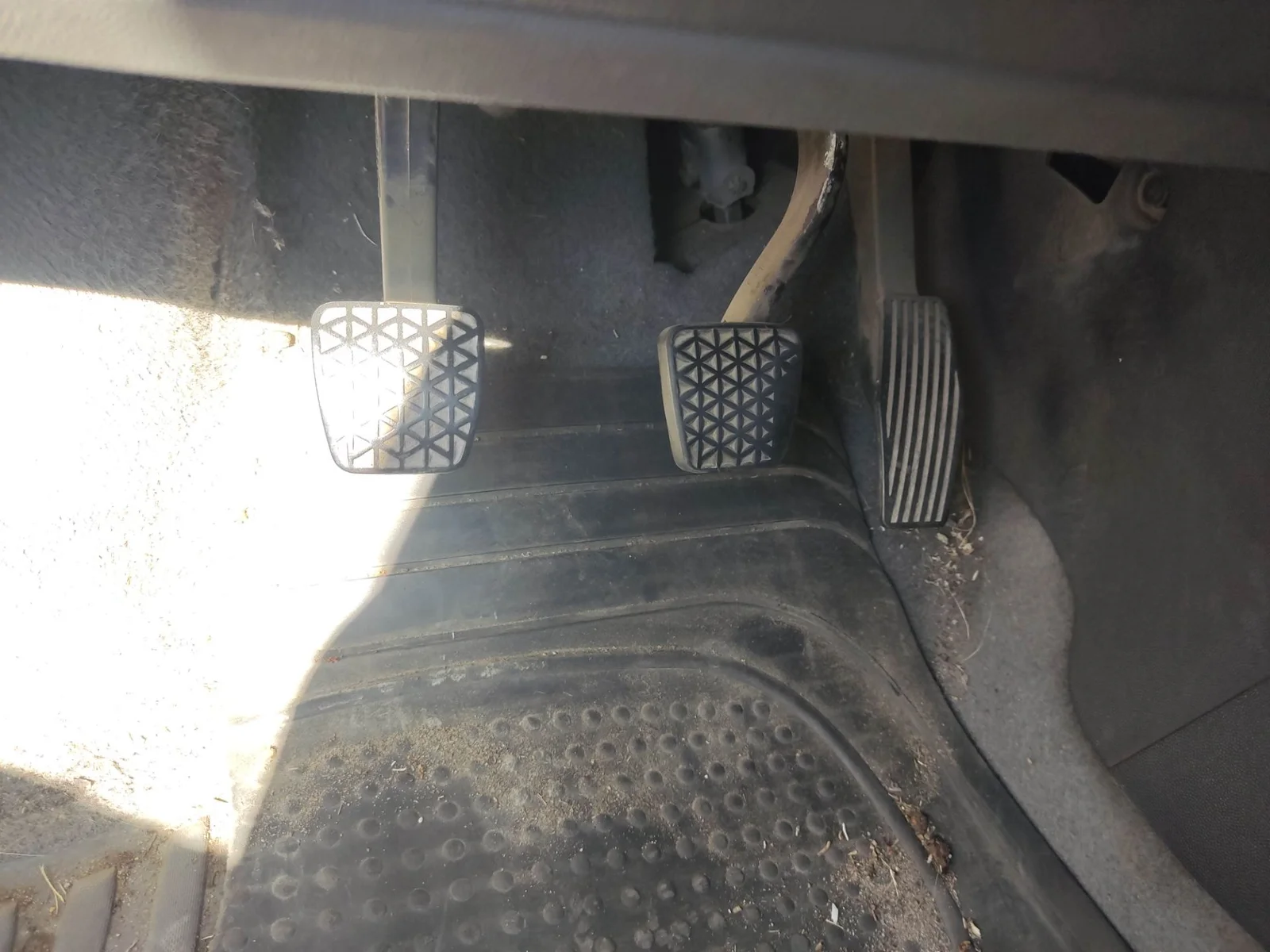 Foto de PEDAL EMBRAGUE OPEL COMBO (CORSA C) 1.7 16V DI CAT (Y 17 DTL / LK8) (65 CV / 48 KW)