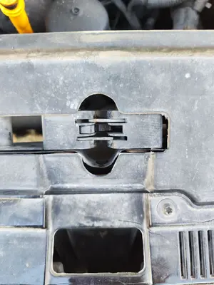 Foto de CERRADURA CAPO VOLKSWAGEN POLO IV (9N3) 1.9 TDI (101 CV / 74 KW)