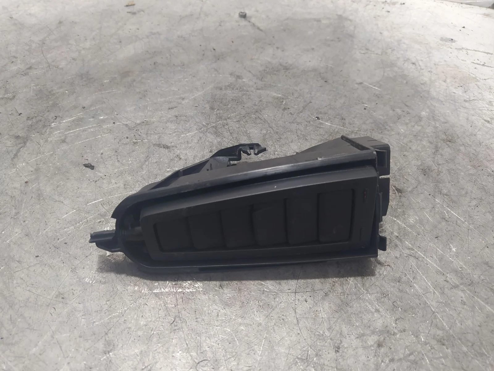 Foto de REJILLA AIREADORA CITROEN C4 PICASSO 1.6 HDi FAP (112 CV / 82 KW) referencia 9657691577