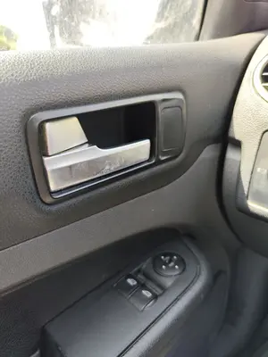 Foto de MANETA INTERIOR DELANTERA IZQUIERDA FORD FOCUS BERLINA (CAP) 1.6 TDCi CAT (90 CV / 66 KW) referencia 1470113