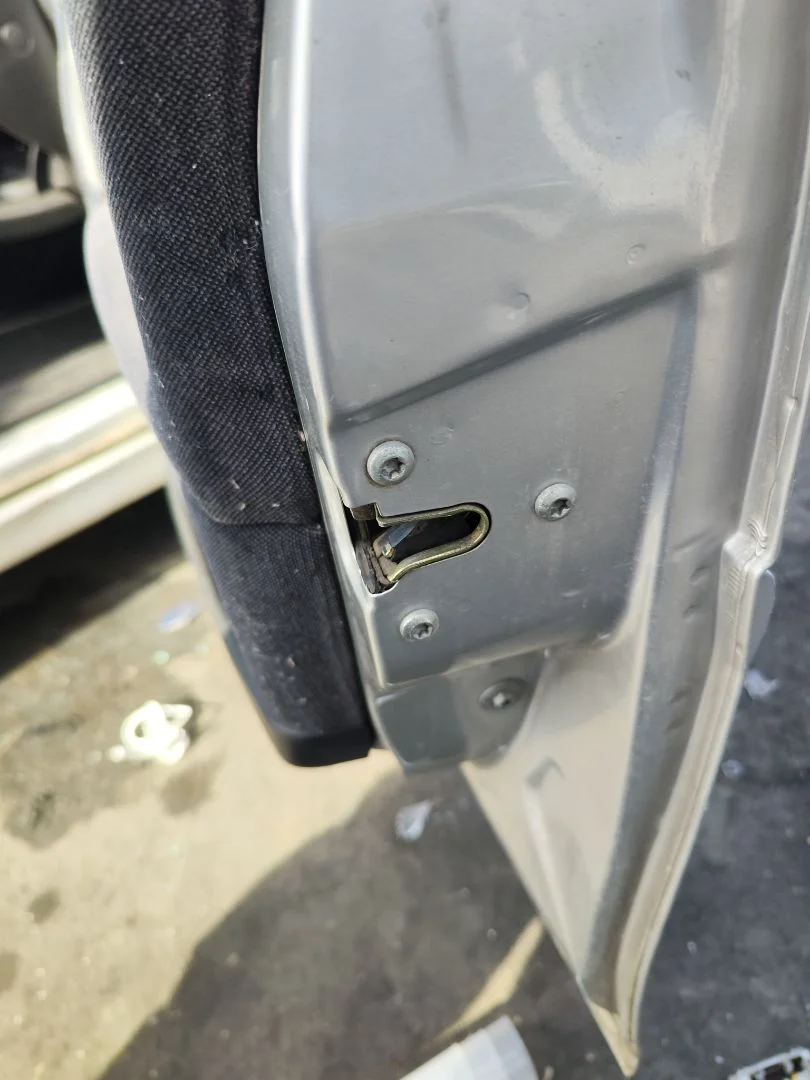 Foto de CERRADURA PUERTA DELANTERA DERECHA OPEL VECTRA B BERLINA 2.0 DTI (101 CV / 74 KW) referencia 24414113