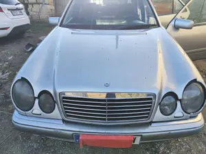Foto de CAPO MERCEDES-BENZ CLASE E (BM 210) BERLINA 3.0 Turbodiesel CAT (177 CV / 130 KW) foto 3