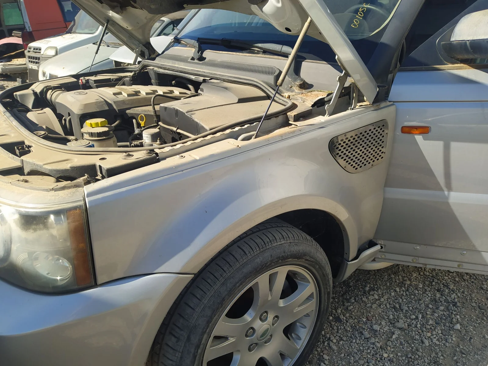 Foto de ALETA DELANTERA IZQUIERDA LAND ROVER RANGE ROVER SPORT 4.4 V8 CAT (299 CV / 220 KW) referencia LR015037