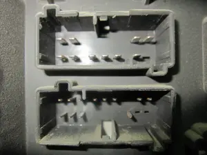 Foto de CAJA RELES / FUSIBLES FORD TOURNEO CONNECT (TC7) 1.8 TDCi CAT (90 CV / 66 KW) referencia 2T1T14A073BD foto 3