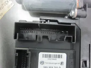Foto de ELEVALUNAS DELANTERO IZQUIERDO VOLKSWAGEN GOLF V (1K1)(10.2003) 2.0 TDI (140 CV / 103 KW) referencia 994843106 foto 2