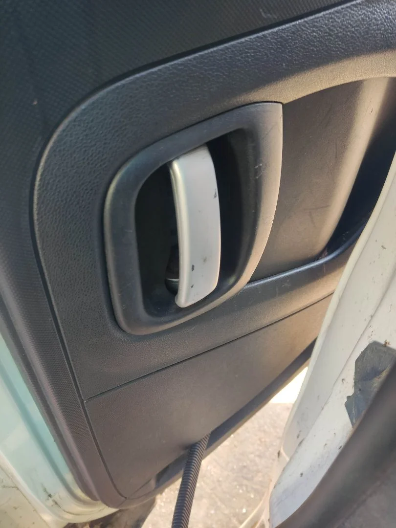 Foto de MANETA INTERIOR TRASERA DERECHA PEUGEOT PARTNER TEPEE 1.6 16V HDi CAT (9HT / DV6BTED4) (75 CV / 55 KW) referencia 98120933XT