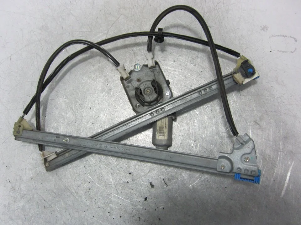 Foto de ELEVALUNAS DELANTERO DERECHO RENAULT LAGUNA II (BG0) 1.9 dCi Diesel (120 CV / 88 KW) referencia 400559