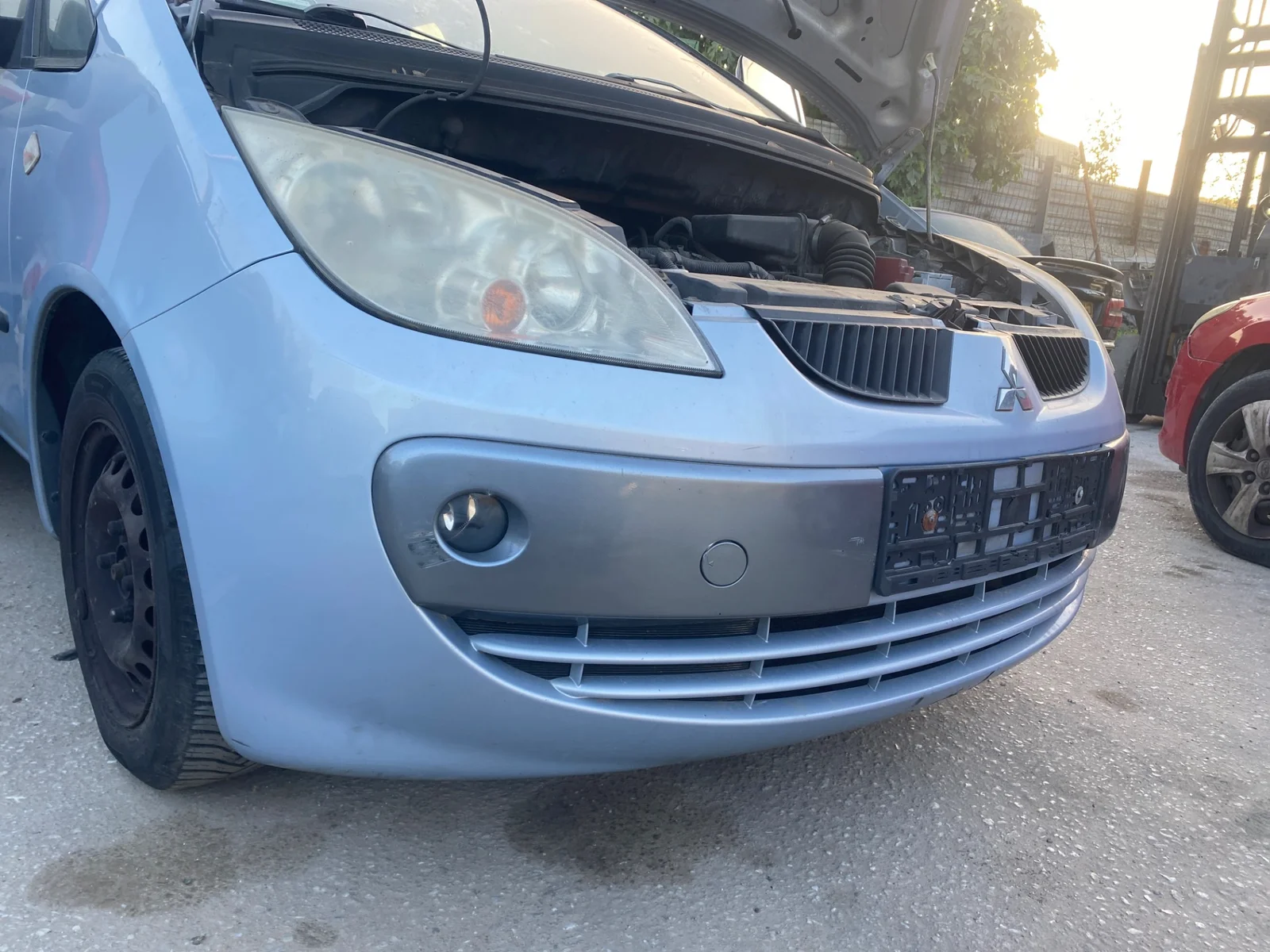 Foto de PARAGOLPES DELANTERO MITSUBISHI COLT CZ3 BERL. 5 (Z30A) 1.3 CAT (95 CV / 70 KW)