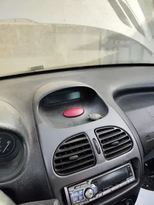 Foto de SALPICADERO PEUGEOT 206 1.6 16V CAT (109 CV / 80 KW) referencia 8203RY foto 3