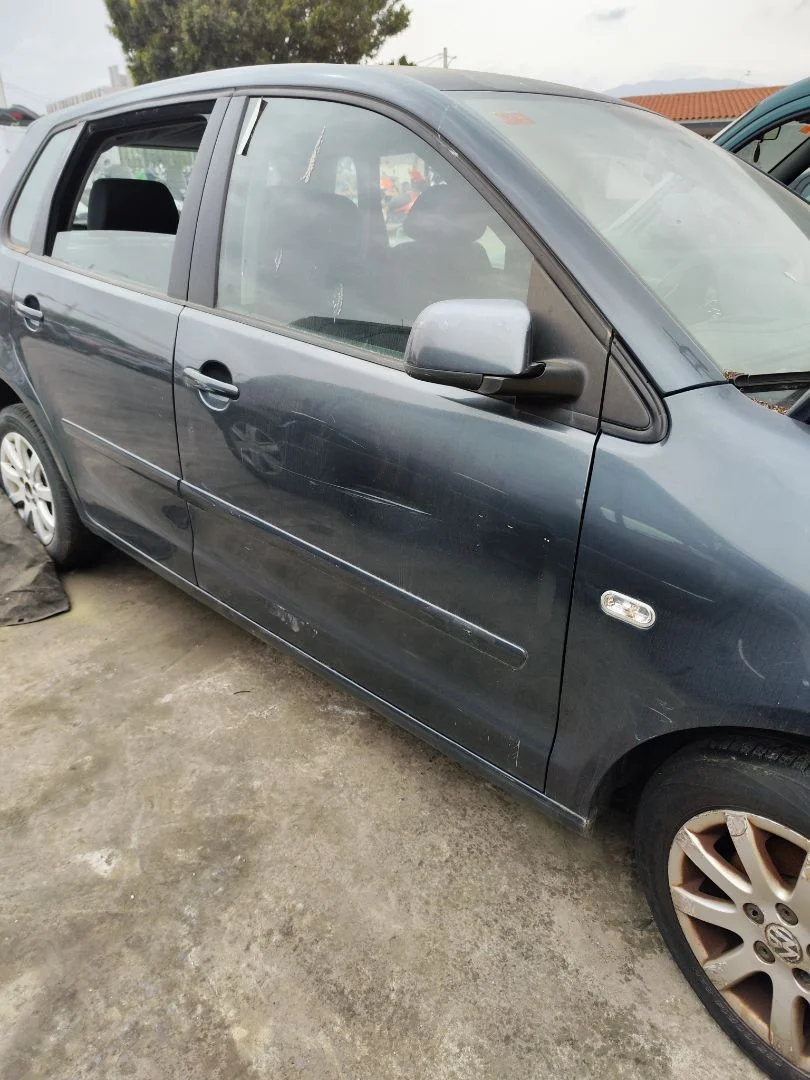 Foto de PUERTA DELANTERA DERECHA VOLKSWAGEN POLO IV (9N1) 1.4 16V (75 CV / 55 KW) referencia 6Q4831056P