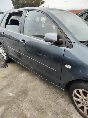 Foto de PUERTA DELANTERA DERECHA VOLKSWAGEN POLO IV (9N1) 1.4 16V (75 CV / 55 KW) referencia 6Q4831056P