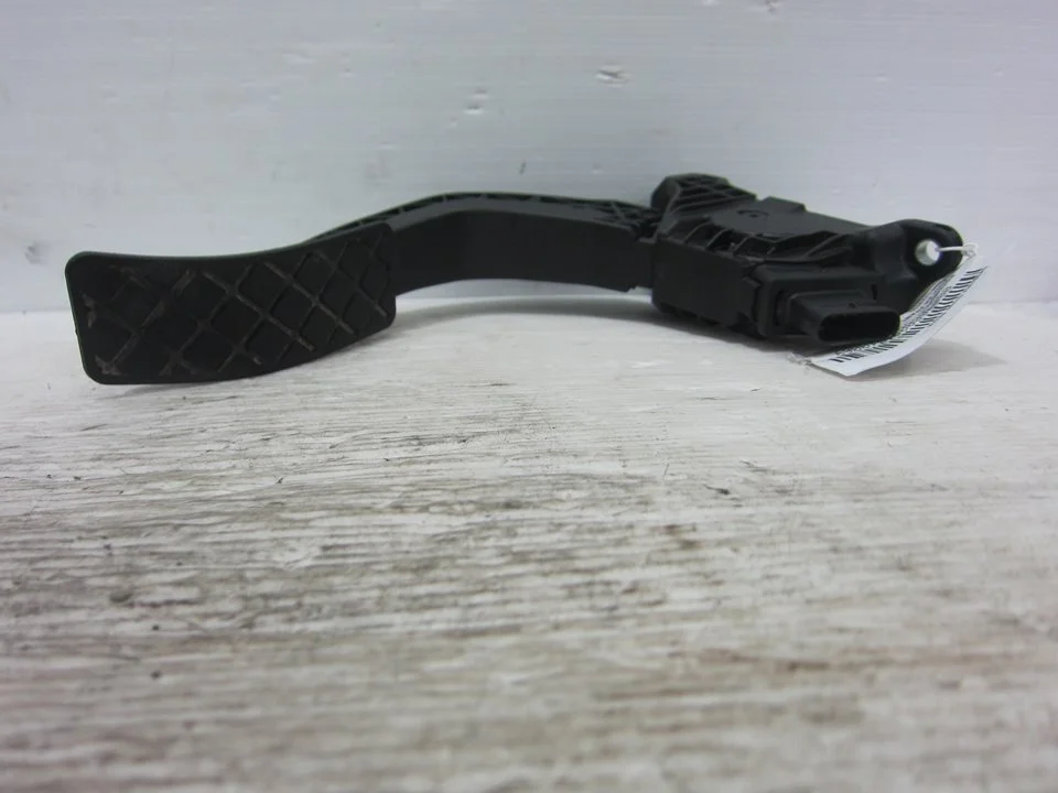 Foto de POTENCIOMETRO PEDAL AUDI A4 AVANT (8W5) referencia 8W1723523