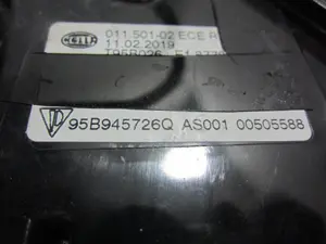Foto de PILOTO TRASERO DERECHO PARAGOLPES PORSCHE MACAN (95BA) referencia 95B945726Q foto 3