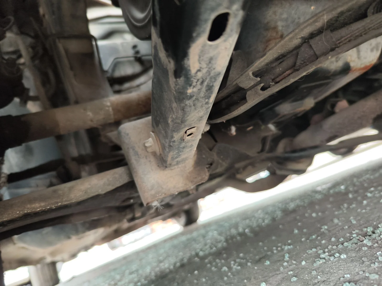 Foto de EJE DELANTERO / CUNA MOTOR PEUGEOT 207 1.4 16V CAT (KFU / ET3J4) (88 CV / 65 KW)