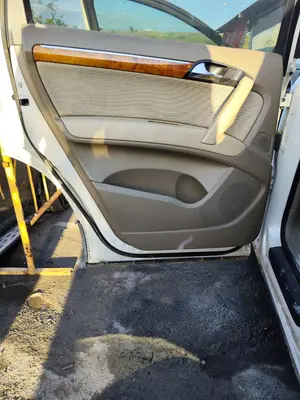 Foto de GUARNECIDO PUERTA TRASERA IZQUIERDA AUDI Q7 (4L) 3.0 V6 24V TDI (233 CV / 171 KW)