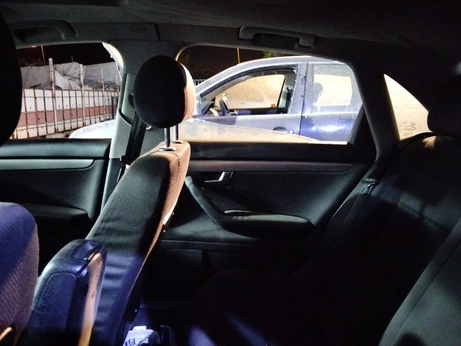 Foto de GOMAS CONTORNO PUERTA AUDI A4 BERLINA (8E)