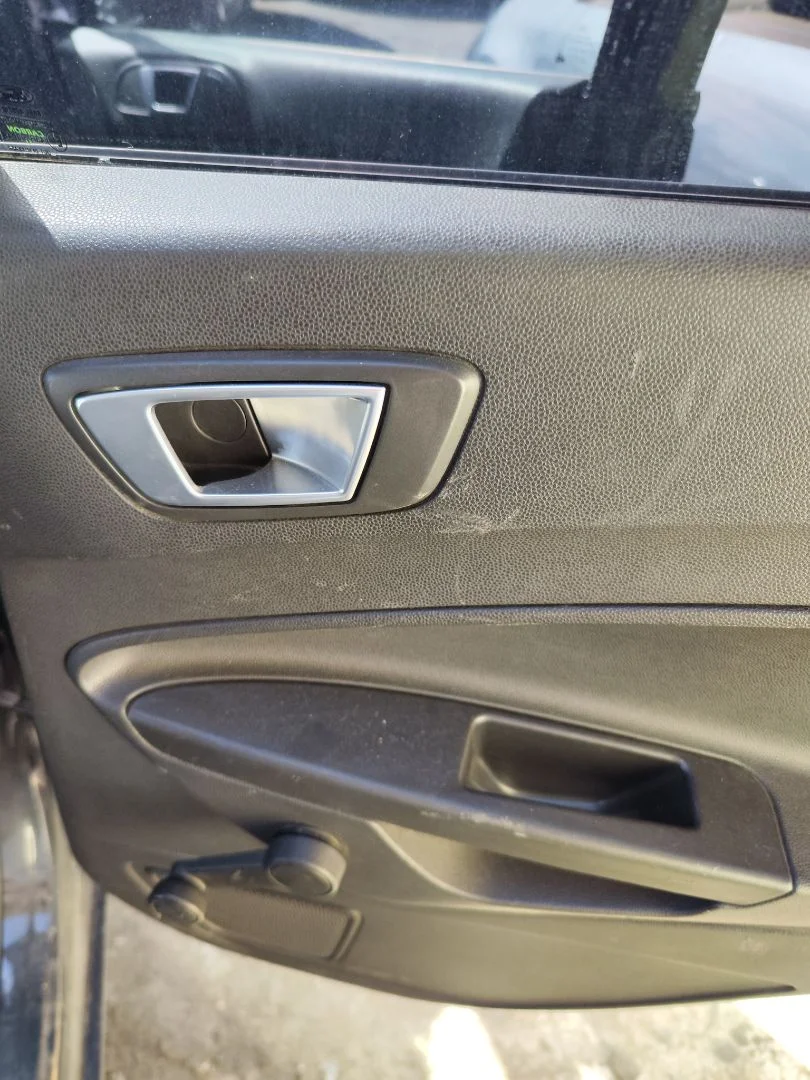 Foto de MANETA INTERIOR TRASERA DERECHA FORD FIESTA (CNN) 1.5 TDCi CAT (75 CV / 55 KW) referencia 1895831