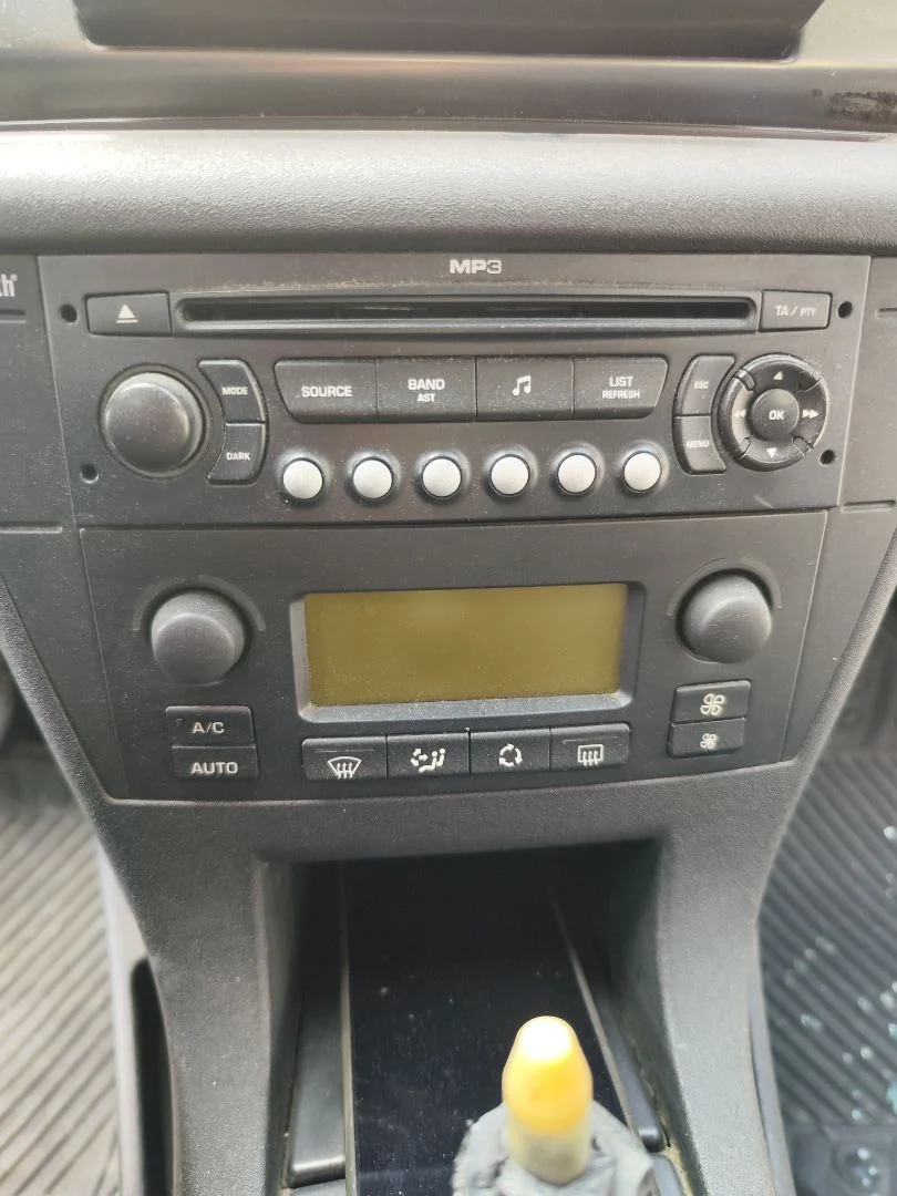 Foto de SISTEMA AUDIO / RADIO CD CITROEN C4 BERLINA 1.6 16V HDi (90 CV / 66 KW)